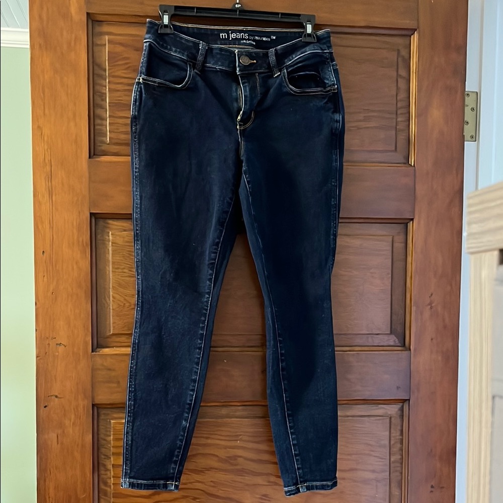 Women's Dark Denim Jeans
Mid Rise
M Jeans By Maurice’s
Small 
Length Short